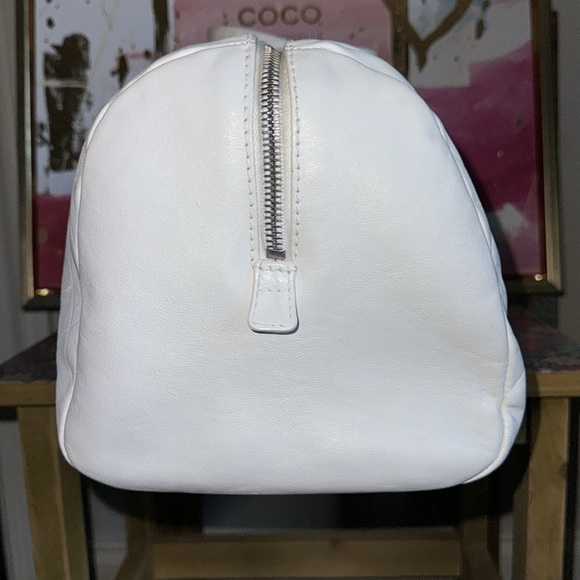 ๐ฅ Chanel bowler bag quilted leather ๐ฅ - Picture 4 of 15